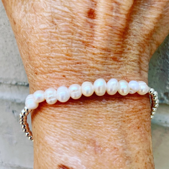 Pearl - Handmade sterling silver bead + freshwater pearl stretch bracelet - Picture 8 of 8
